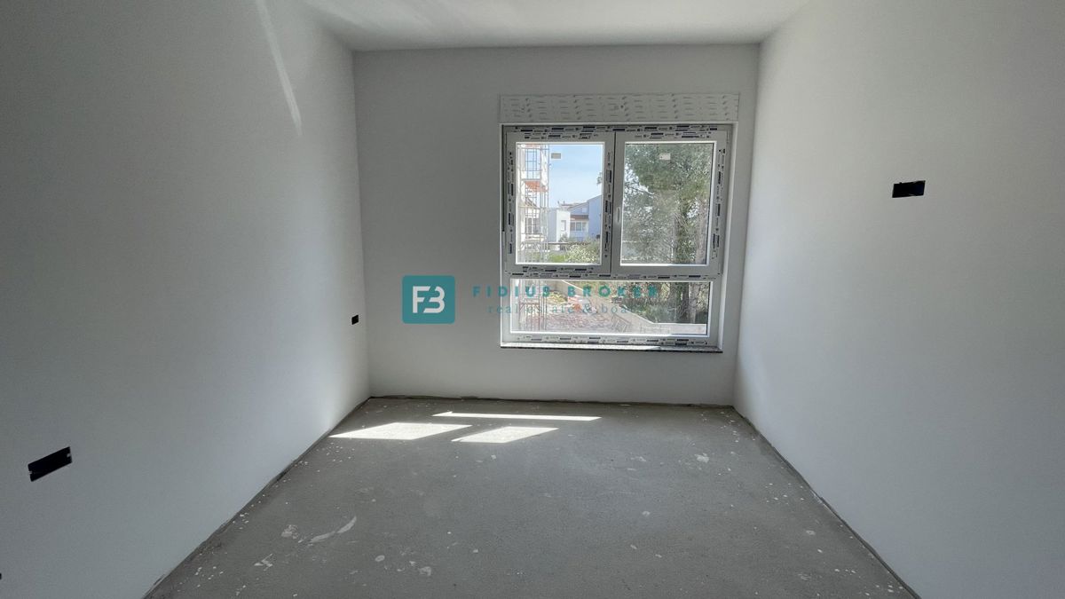 VODICE - SRIMA, novogradnja, top lokacija, 300 m od morja, 3sob