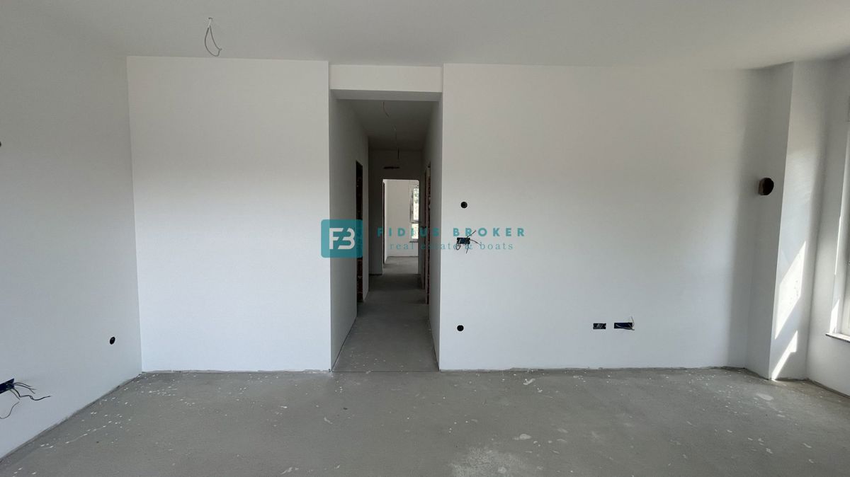 VODICE - SRIMA, novogradnja, top lokacija, 300 m od morja, 3sob