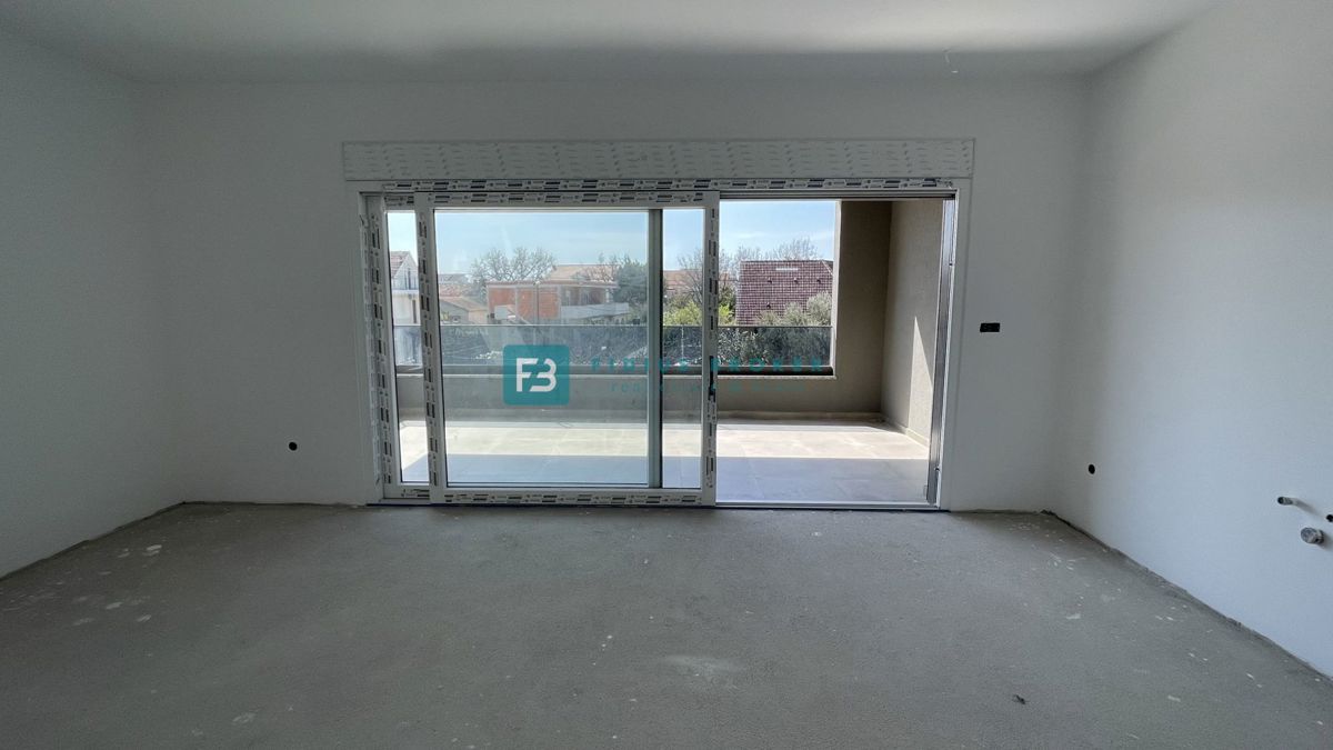 VODICE - SRIMA, novogradnja, top lokacija, 300 m od morja, 3sob