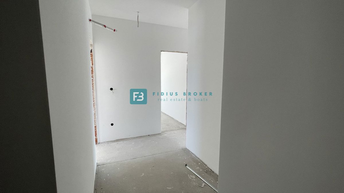 VODICE - SRIMA, novogradnja, top lokacija, 300 m od morja, 3sob