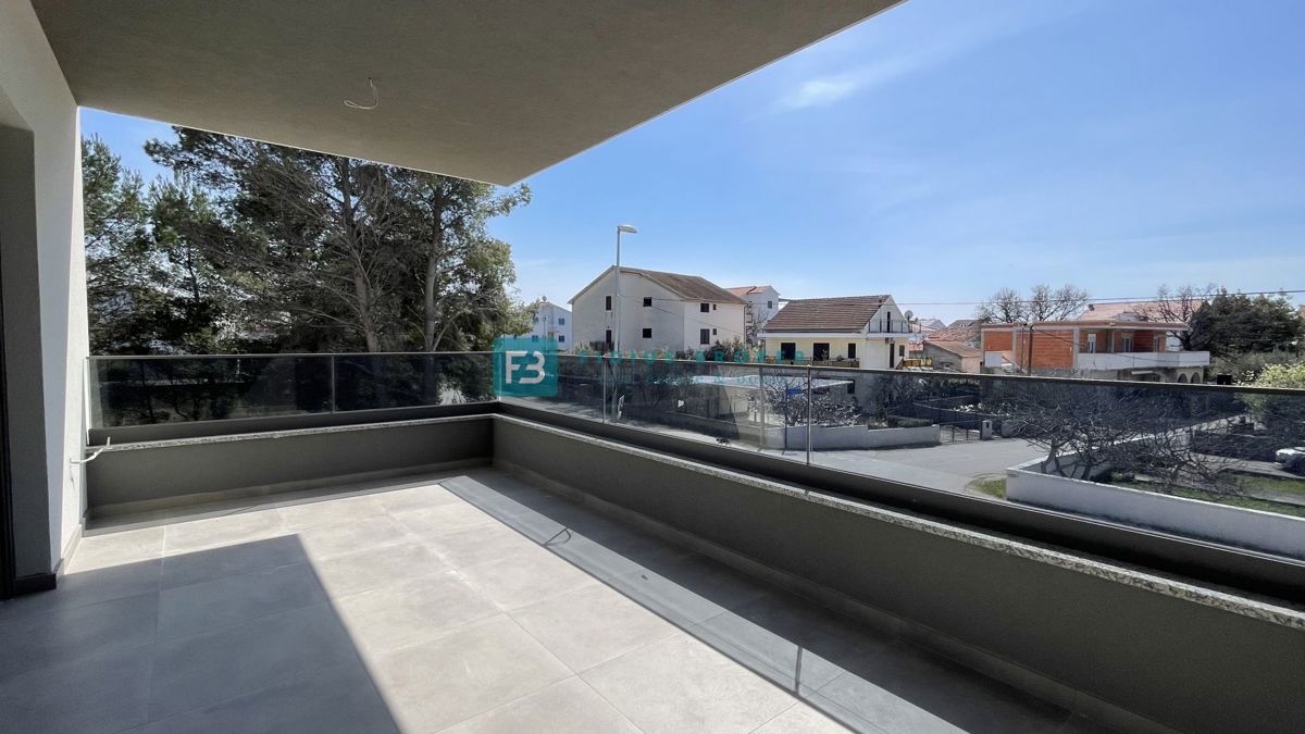 VODICE - SRIMA, novogradnja, top lokacija, 300 m od morja, 3sob