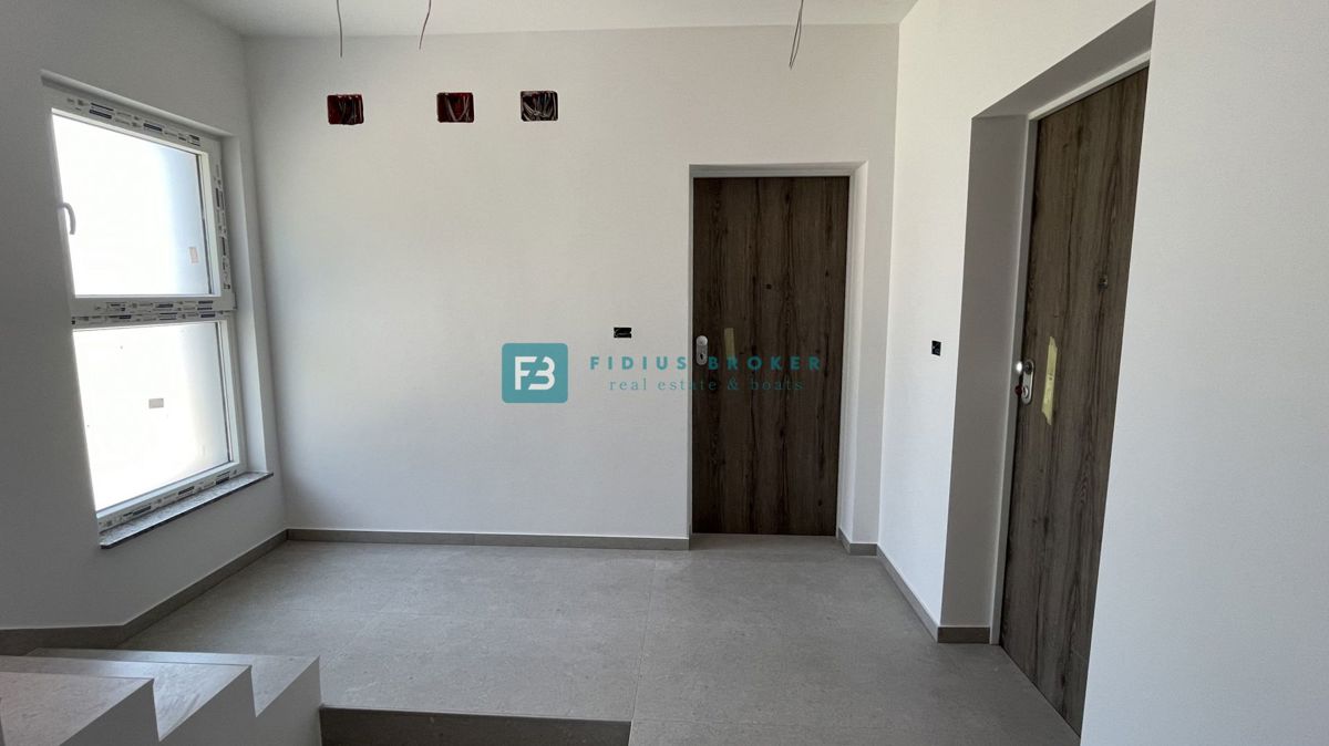 VODICE - SRIMA, novogradnja, top lokacija, 300 m od morja, 3sob