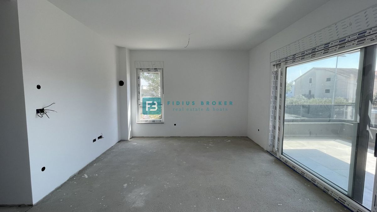 VODICE - SRIMA, novogradnja, top lokacija, 300 m od morja, 3sob