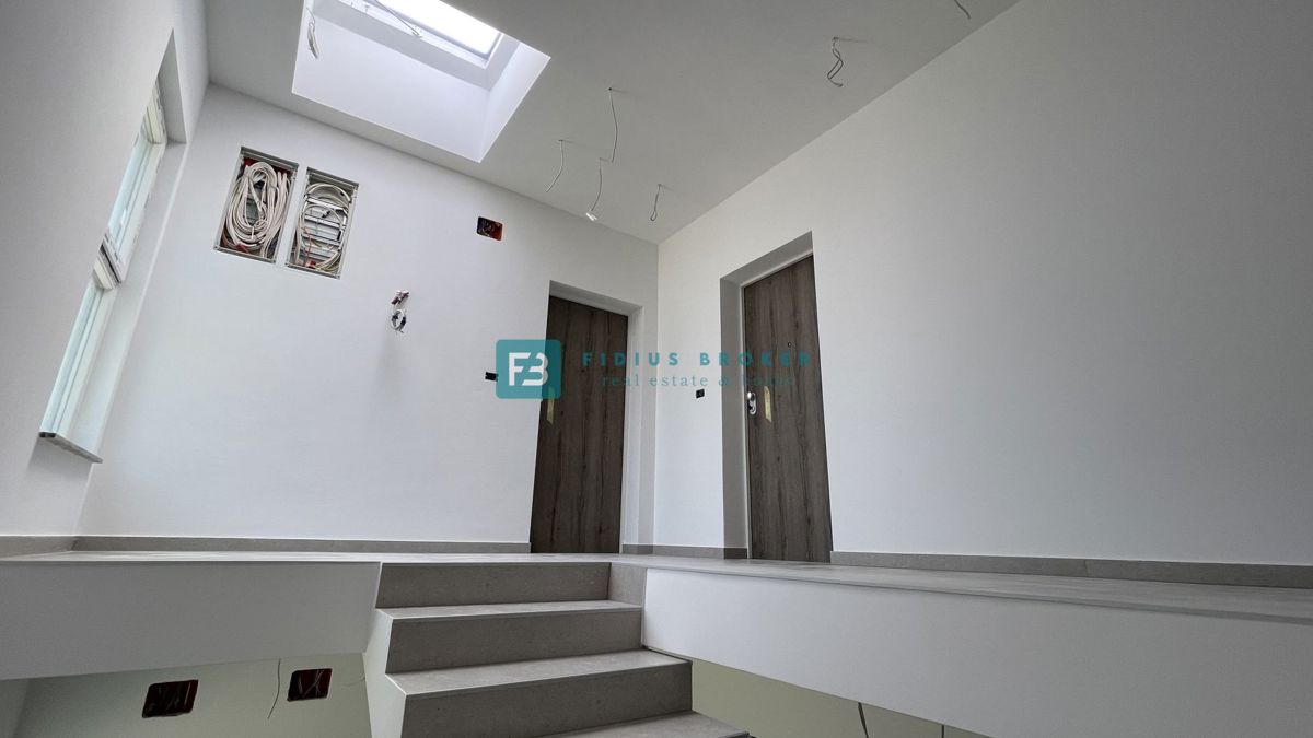 VODICE - SRIMA, novogradnja, top lokacija, 300 m od morja, 3sob