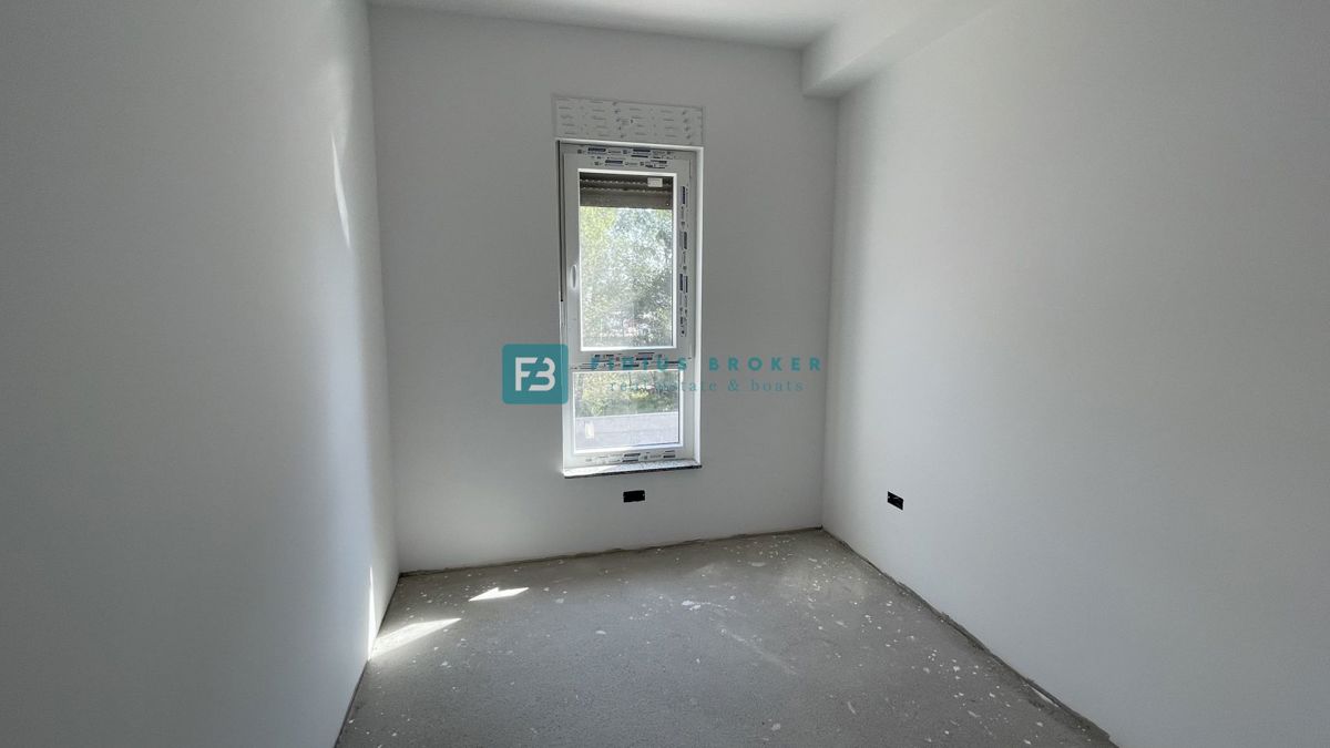 VODICE - SRIMA, novogradnja, top lokacija, 300 m od morja, 3sob