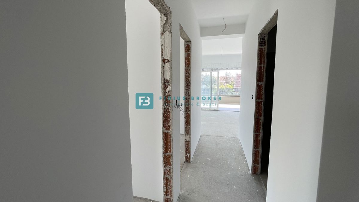 VODICE - SRIMA, novogradnja, top lokacija, 300 m od morja, 3sob