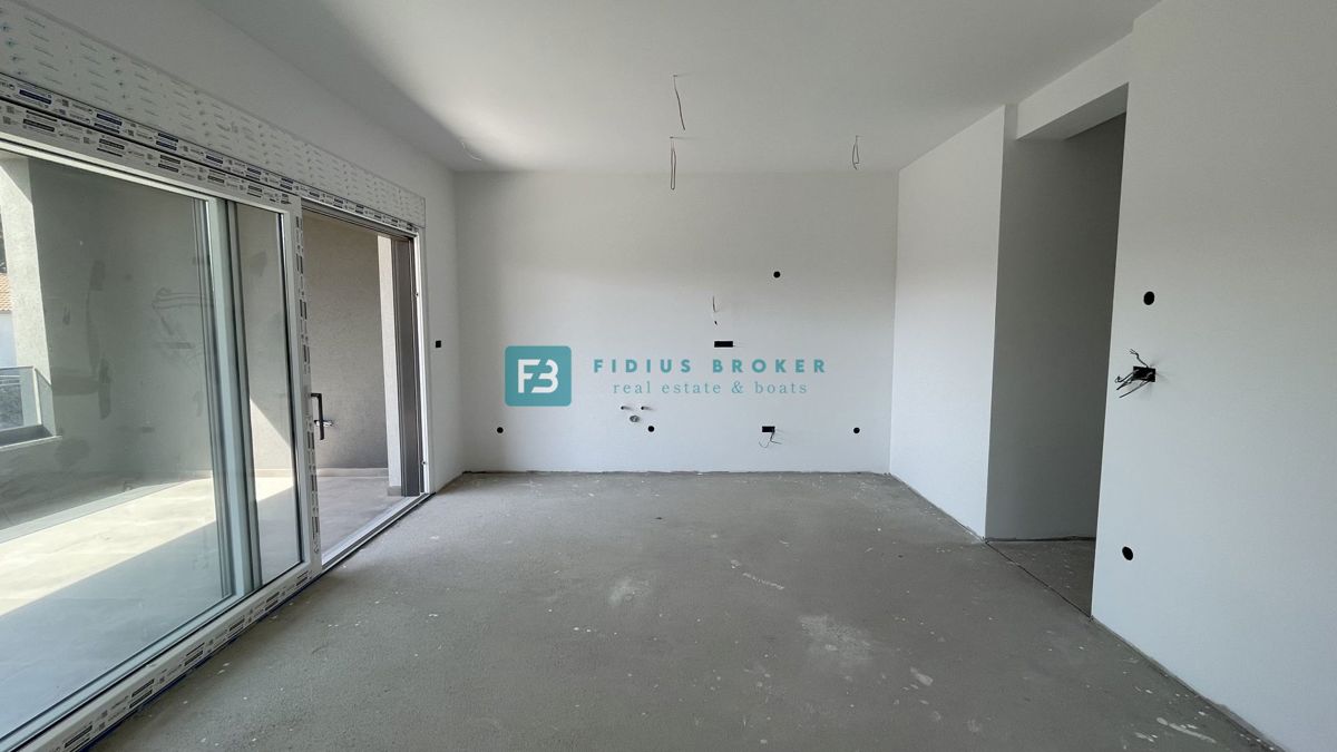 VODICE - SRIMA, novogradnja, top lokacija, 300 m od morja, 3sob