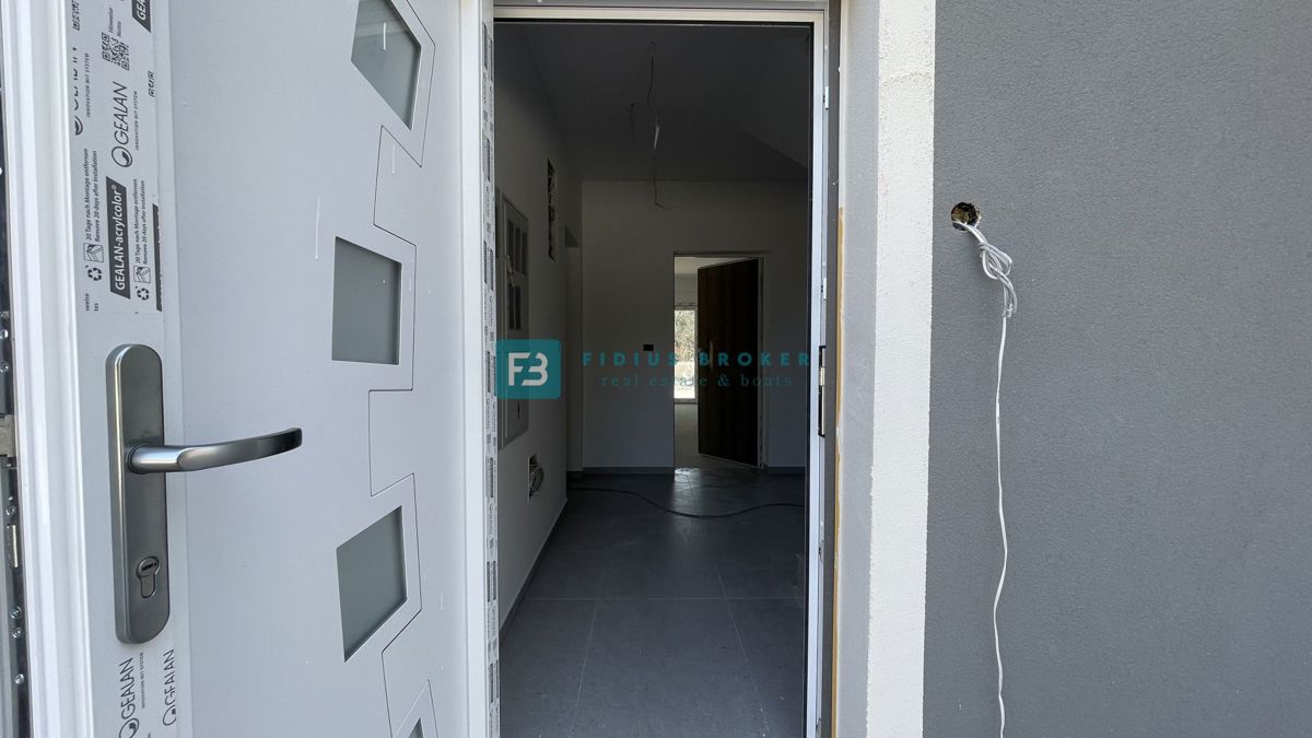 VODICE - SRIMA, novogradnja, top lokacija, 300 m od morja, 3sob