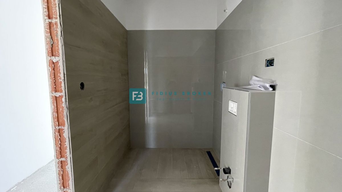 VODICE - SRIMA, novogradnja, top lokacija, 300 m od morja, 3sob