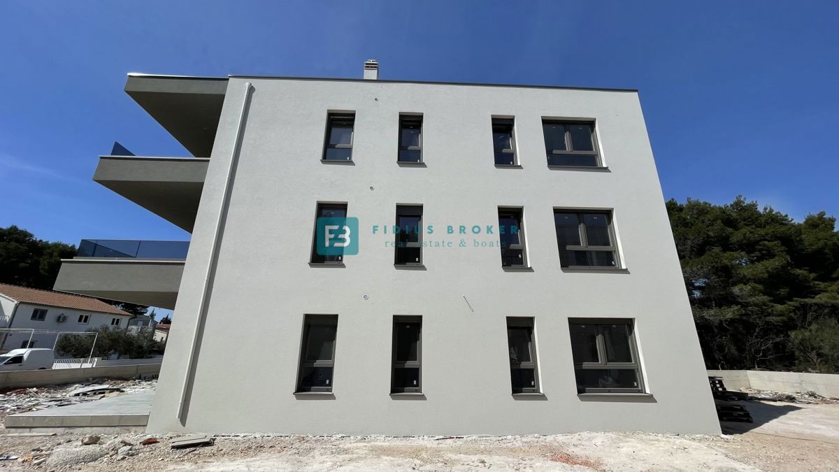 VODICE - SRIMA, novogradnja, top lokacija, 300 m od morja, 3sob