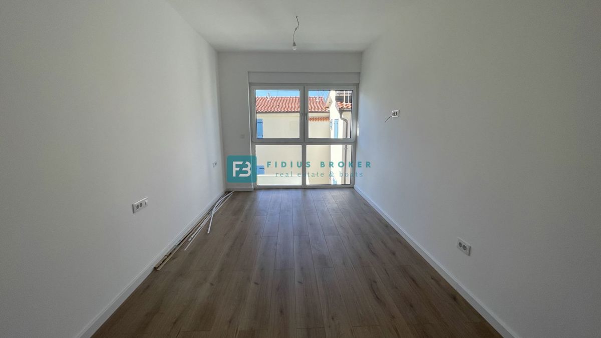 VODICE - SRIMA, nova, dvojček, 300 m do plaže, pogled na morje, S1