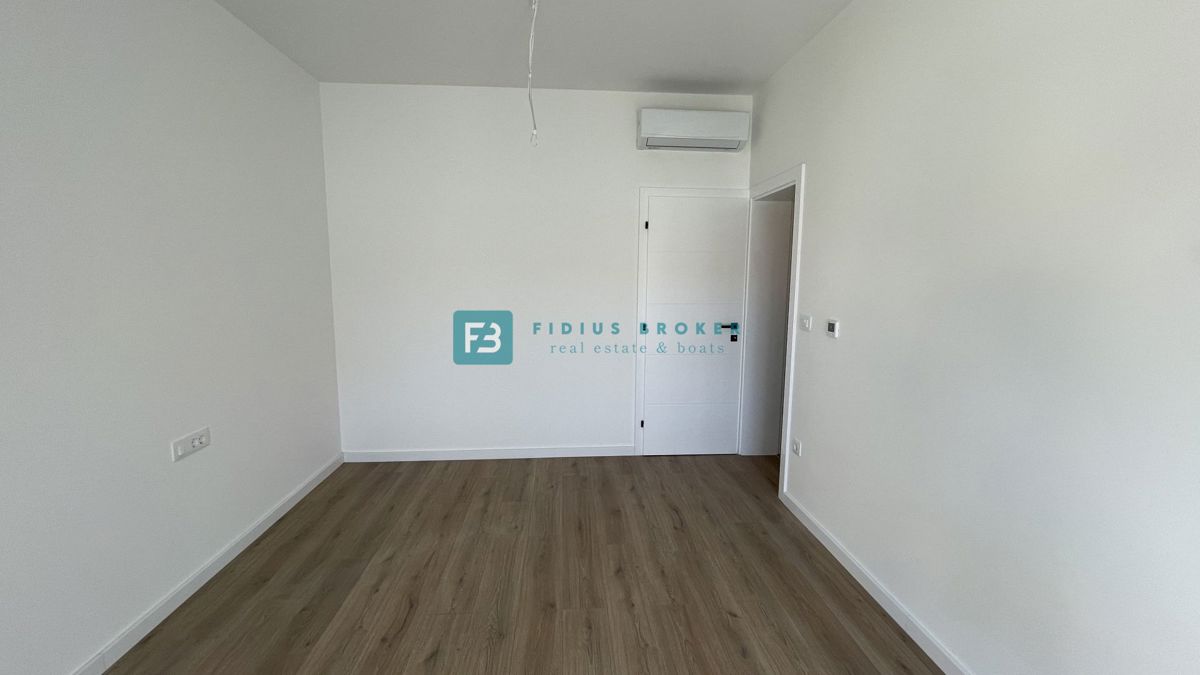 VODICE - SRIMA, nova, dvojček, 300 m do plaže, pogled na morje, S1