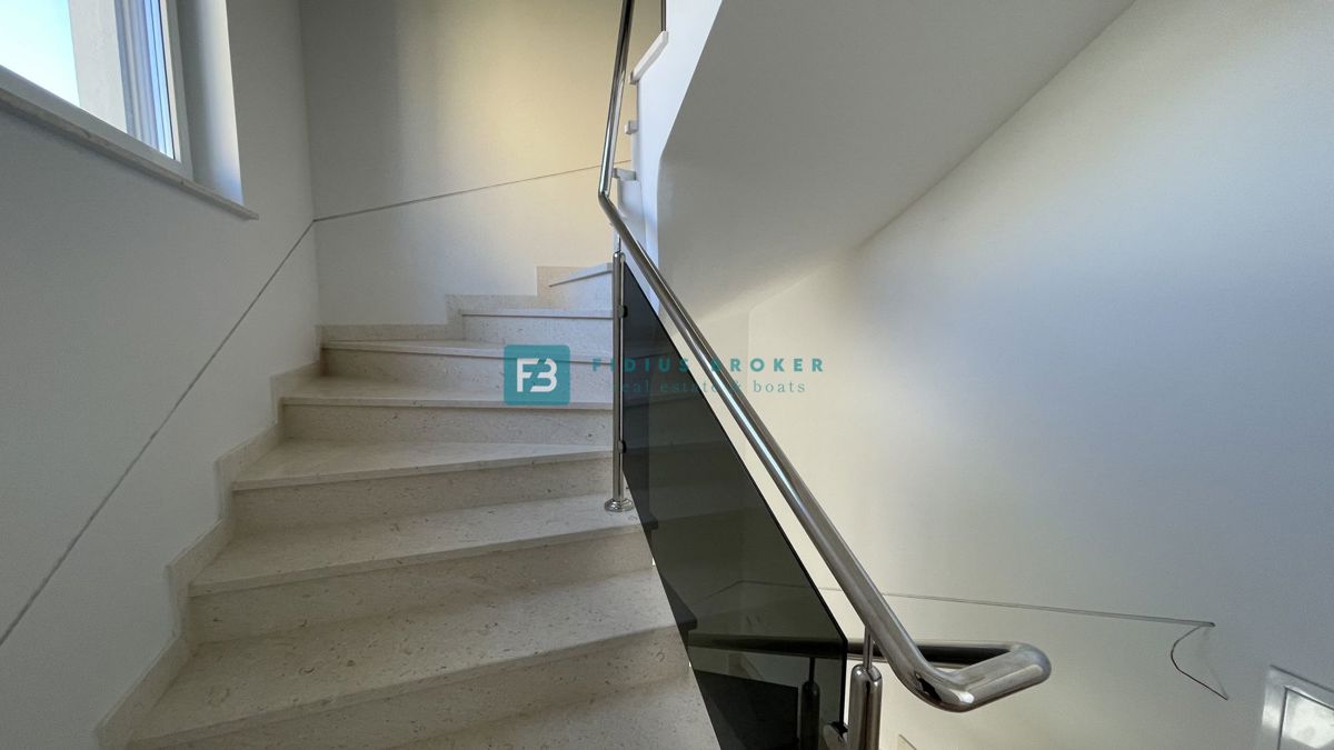 VODICE - SRIMA, nova, dvojček, 300 m do plaže, pogled na morje, S1