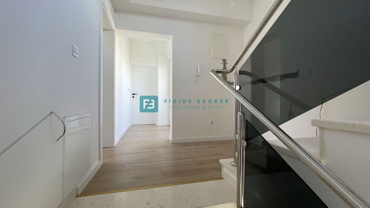 VODICE - SRIMA, nova, dvojček, 300 m do plaže, pogled na morje, S1