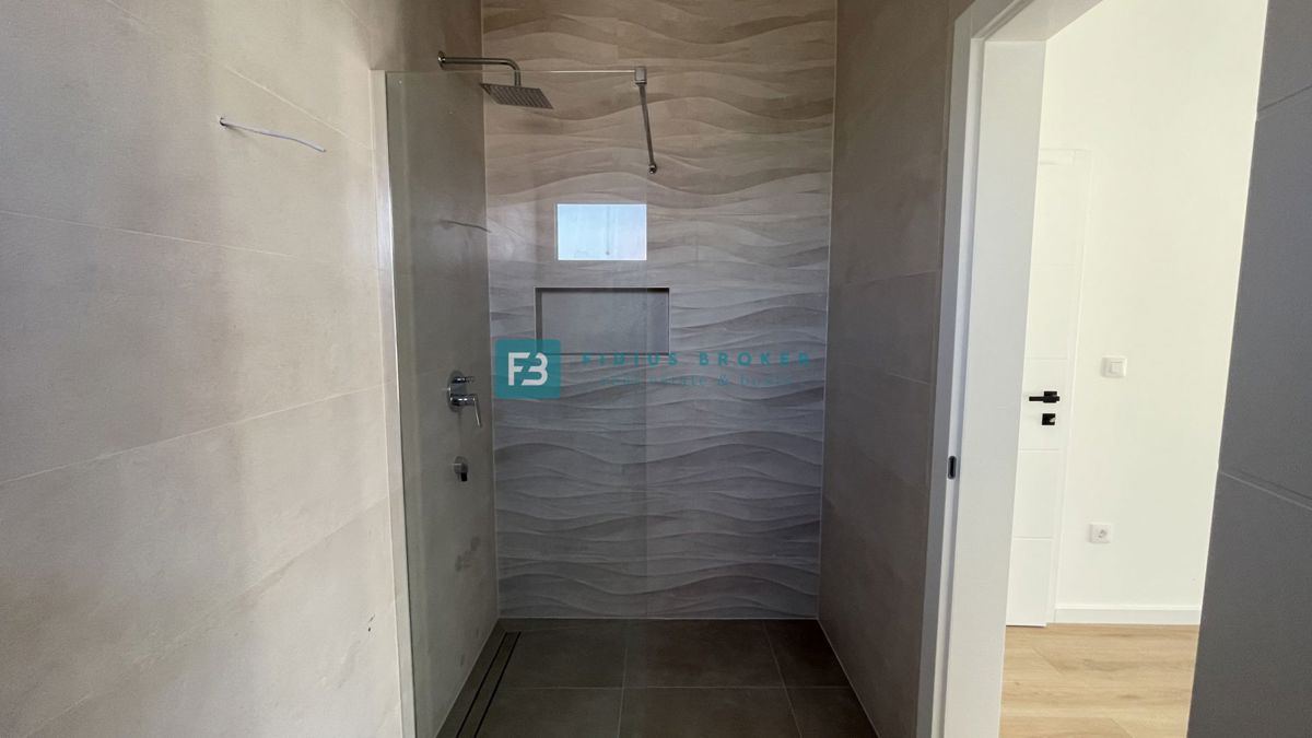 VODICE - SRIMA, nova, dvojček, 300 m do plaže, pogled na morje, S1