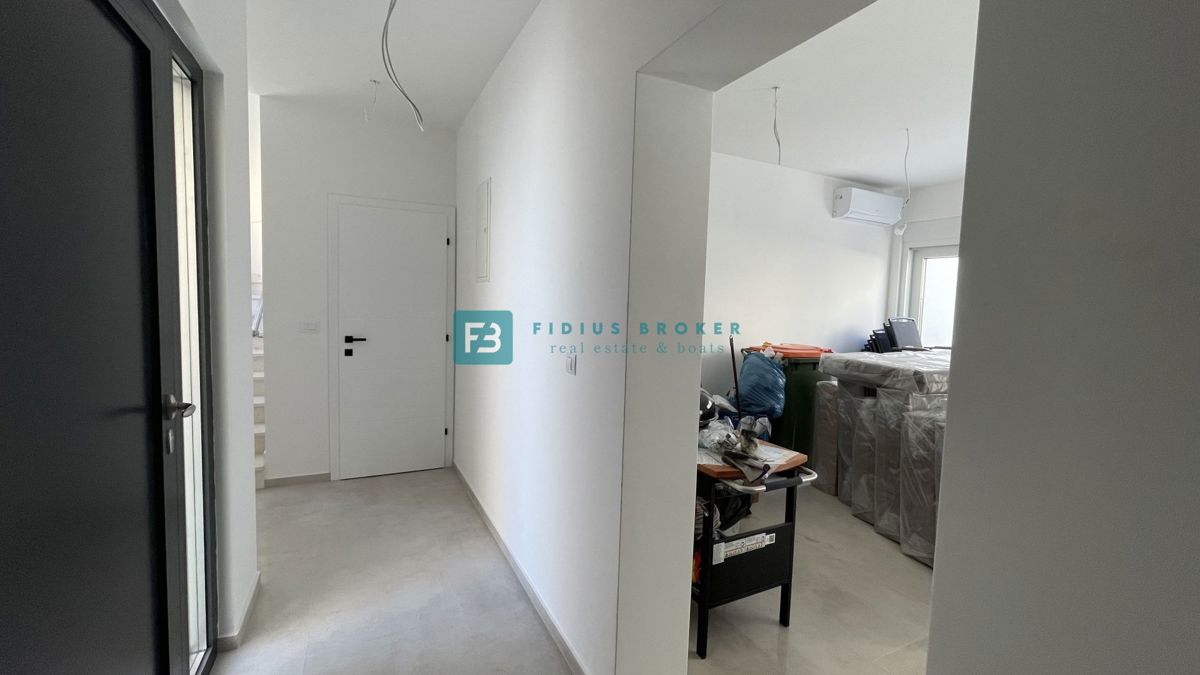 VODICE - SRIMA, nova, dvojček, 300 m do plaže, pogled na morje, S1