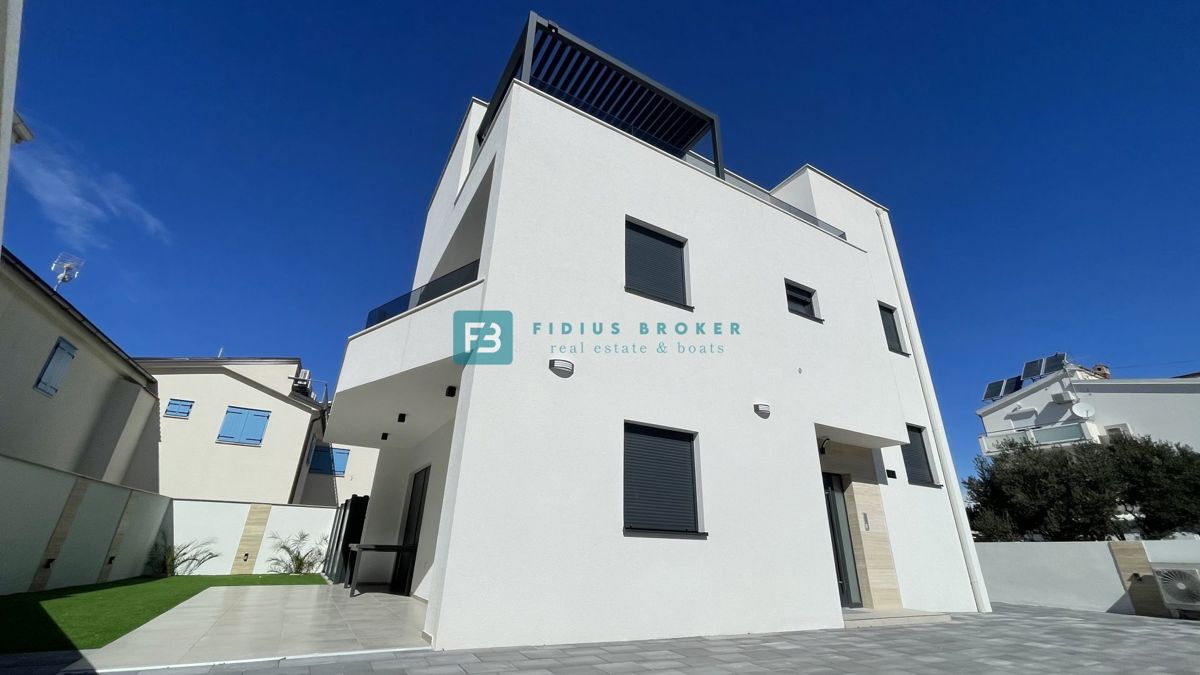 VODICE - SRIMA, nova, dvojček, 300 m do plaže, pogled na morje, S1