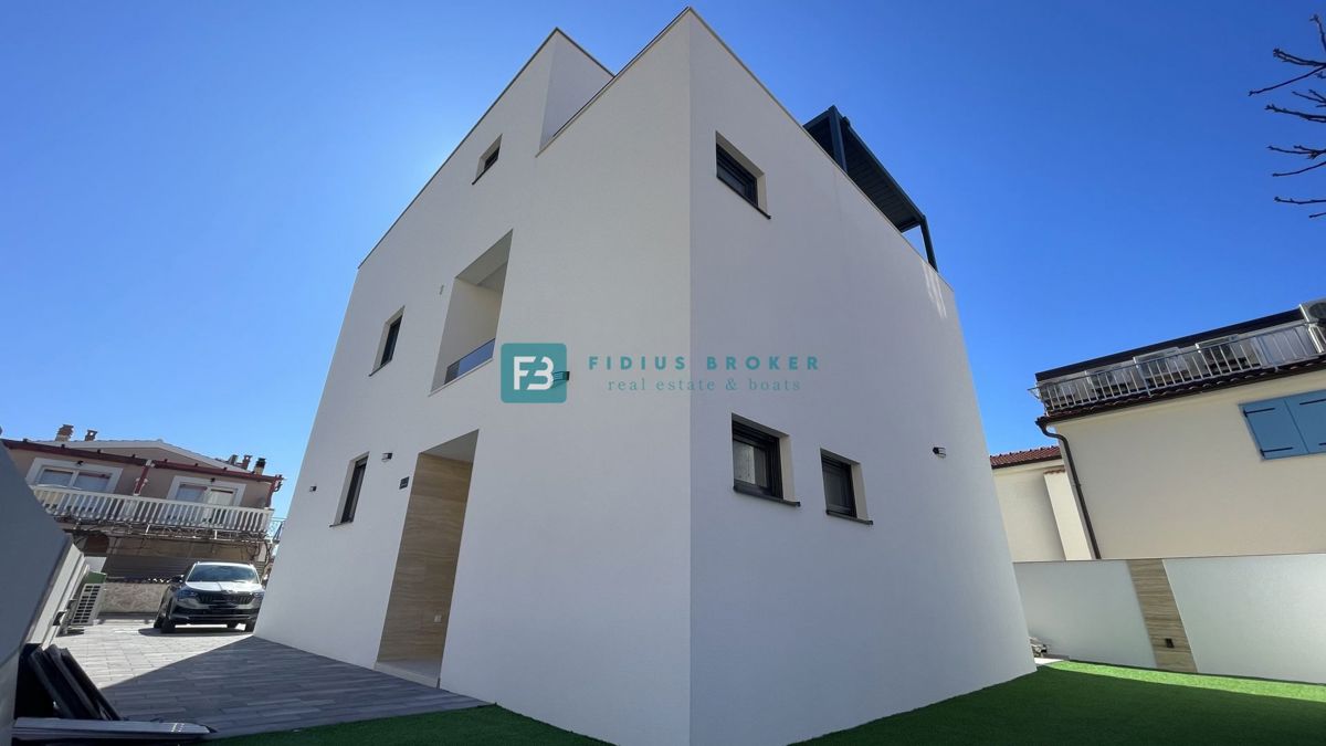 VODICE - SRIMA, nova, dvojček, 300 m do plaže, pogled na morje, S1