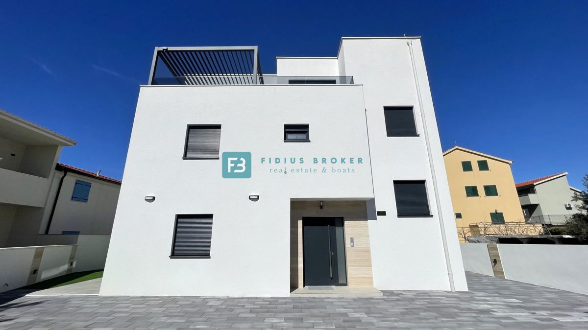 VODICE - SRIMA, nova, dvojček, 300 m do plaže, pogled na morje, S1