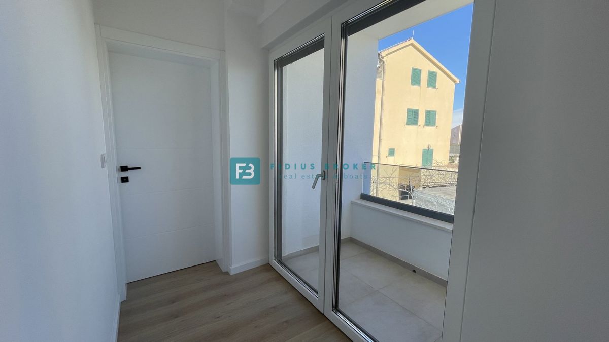 VODICE - SRIMA, nova, dvojček, 300 m do plaže, pogled na morje, S1