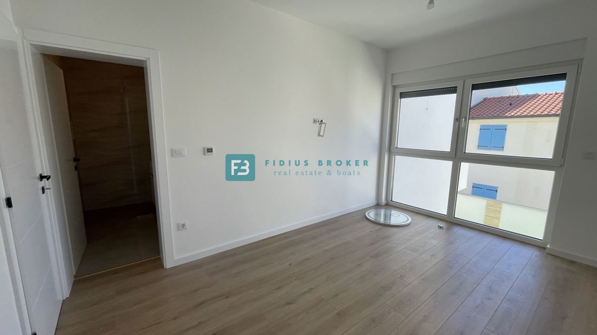 VODICE - SRIMA, nova, dvojček, 300 m do plaže, pogled na morje, S1