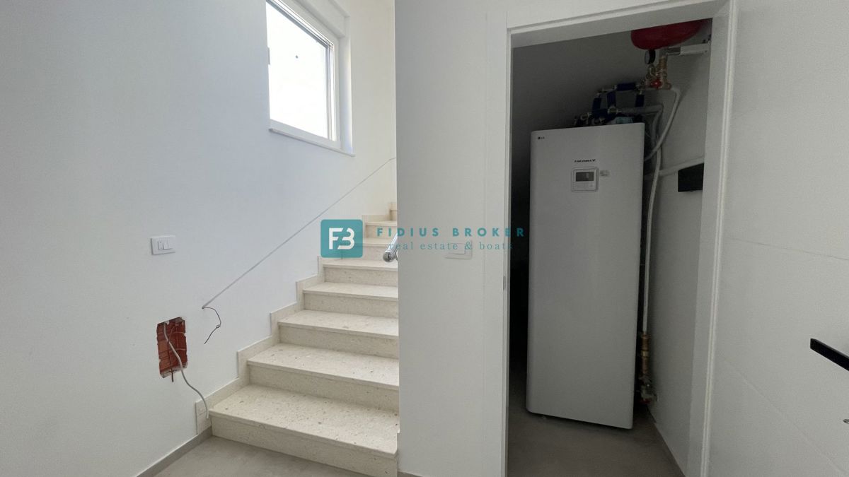 VODICE - SRIMA, nova, dvojček, 300 m do plaže, pogled na morje, S1