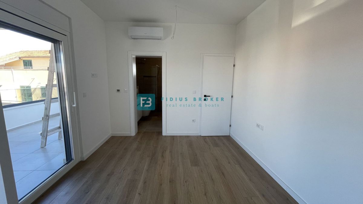 VODICE - SRIMA, nova, dvojček, 300 m do plaže, pogled na morje, S1