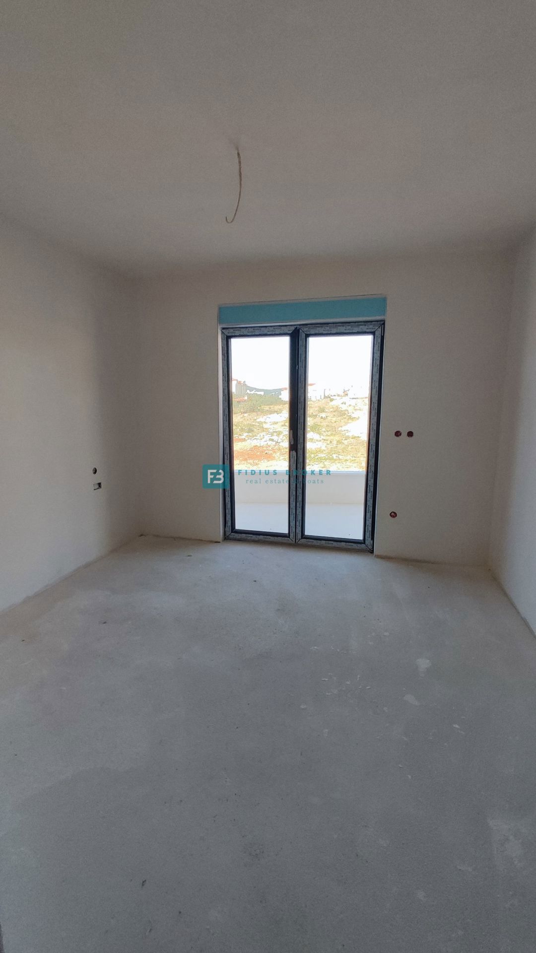 VODICE, novogradnja, dvoetažno stanovanje, vrt 140 m2, 3 ss