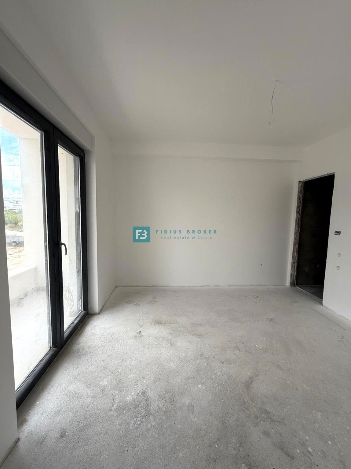 VODICE, novogradnja, dvoetažno stanovanje, vrt 140 m2, 3 ss