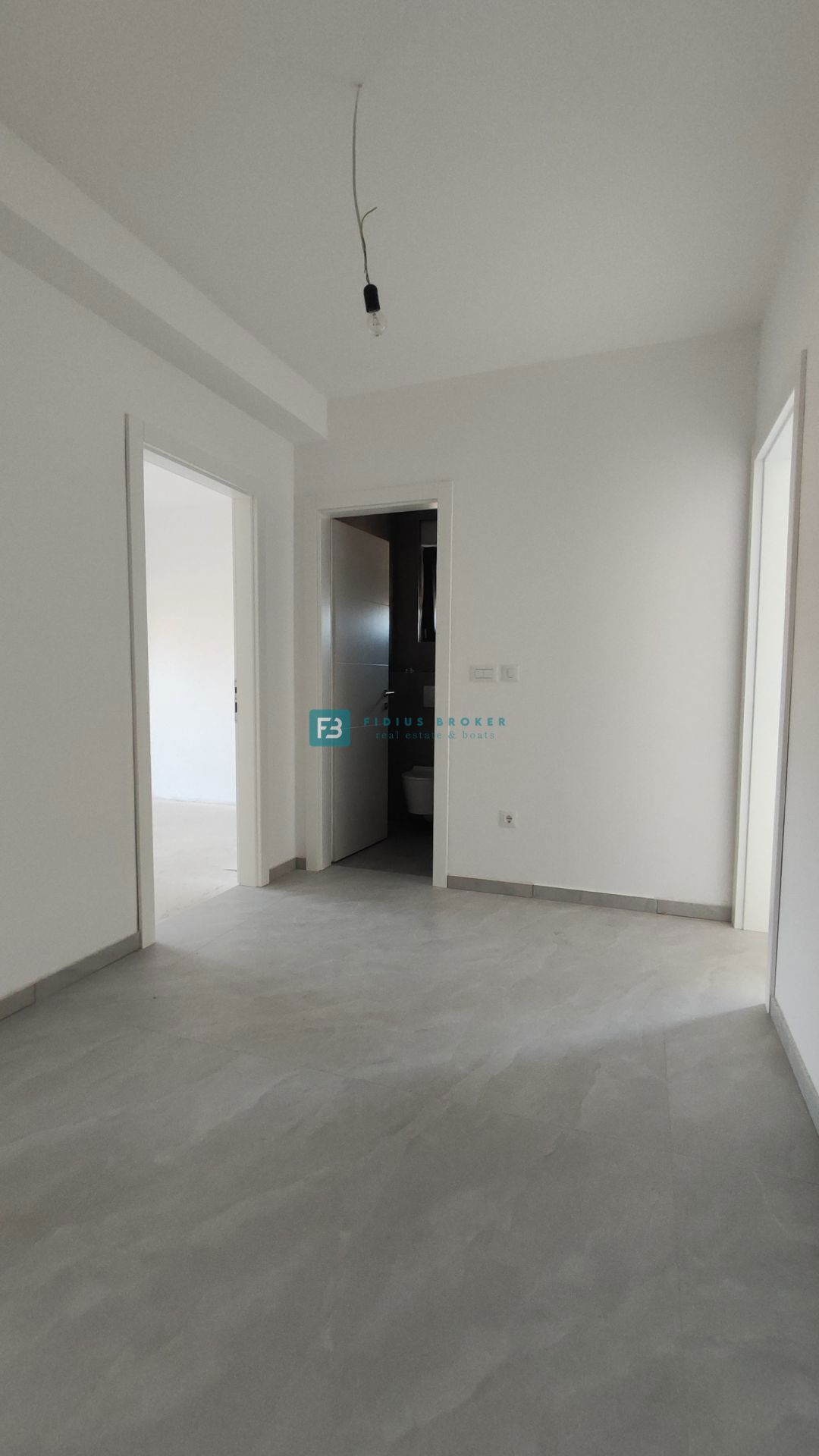 VODICE, novogradnja, dvoetažno stanovanje, vrt 140 m2, 3 ss
