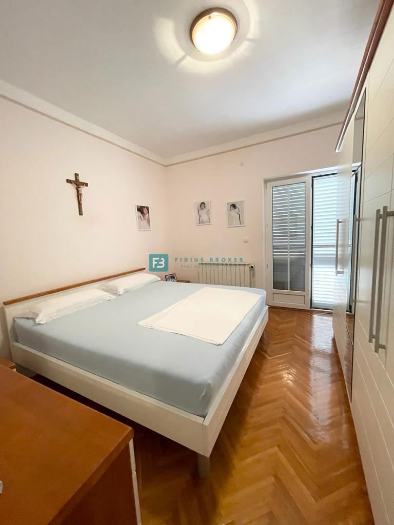 SRIMA, luksuzna hiša s 5 apartmaji, 2. vrsta od morja, pogled na morje