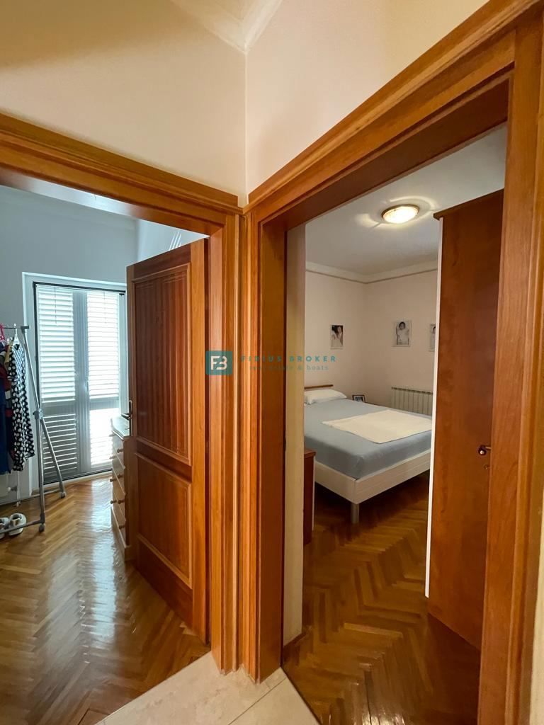 SRIMA, luksuzna hiša s 5 apartmaji, 2. vrsta od morja, pogled na morje