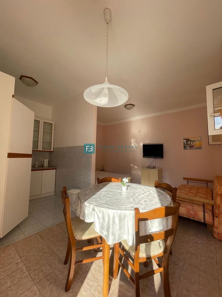 SRIMA, luksuzna hiša s 5 apartmaji, 2. vrsta od morja, pogled na morje