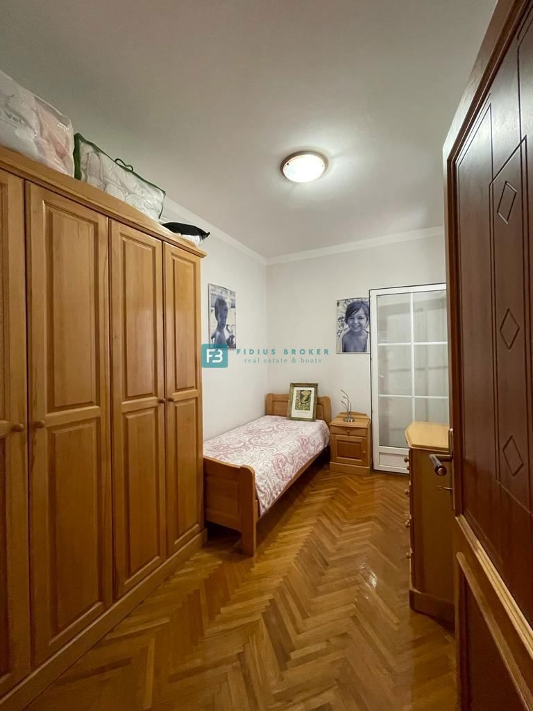 SRIMA, luksuzna hiša s 5 apartmaji, 2. vrsta od morja, pogled na morje