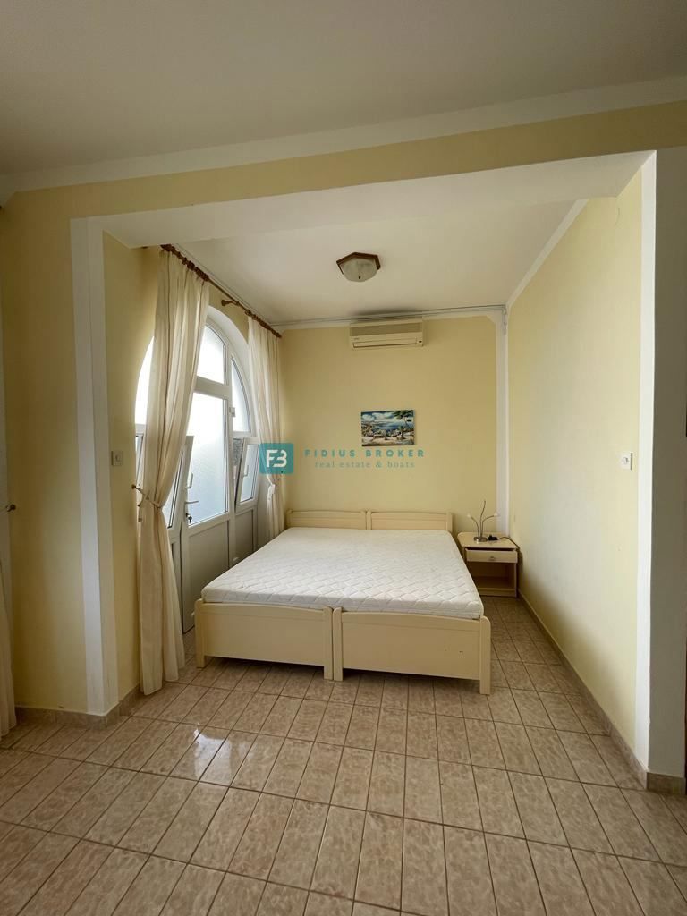 SRIMA, luksuzna hiša s 5 apartmaji, 2. vrsta od morja, pogled na morje