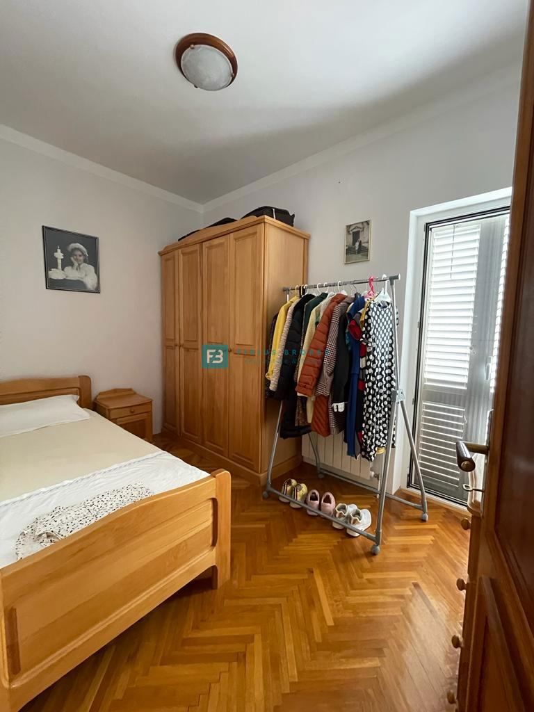 SRIMA, luksuzna hiša s 5 apartmaji, 2. vrsta od morja, pogled na morje