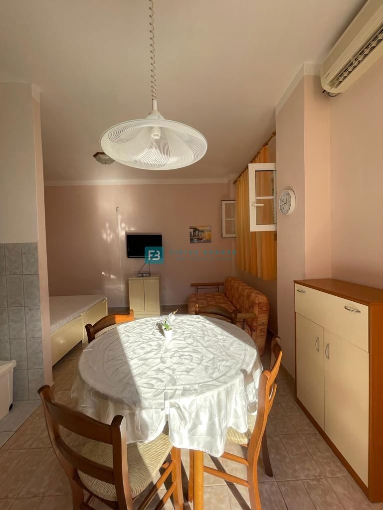 SRIMA, luksuzna hiša s 5 apartmaji, 2. vrsta od morja, pogled na morje