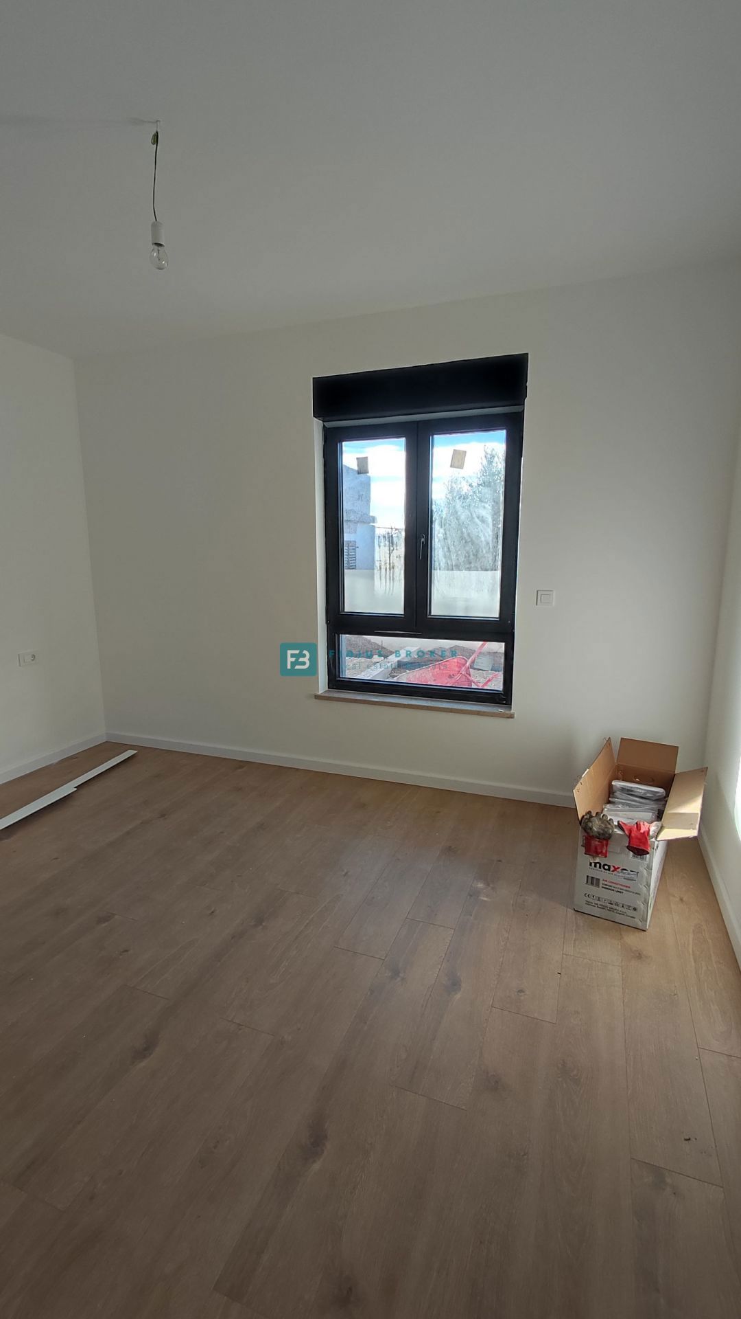 TRIBUNJ, novogradnja, pritličje, 350 m od morja, vrt 121 m2