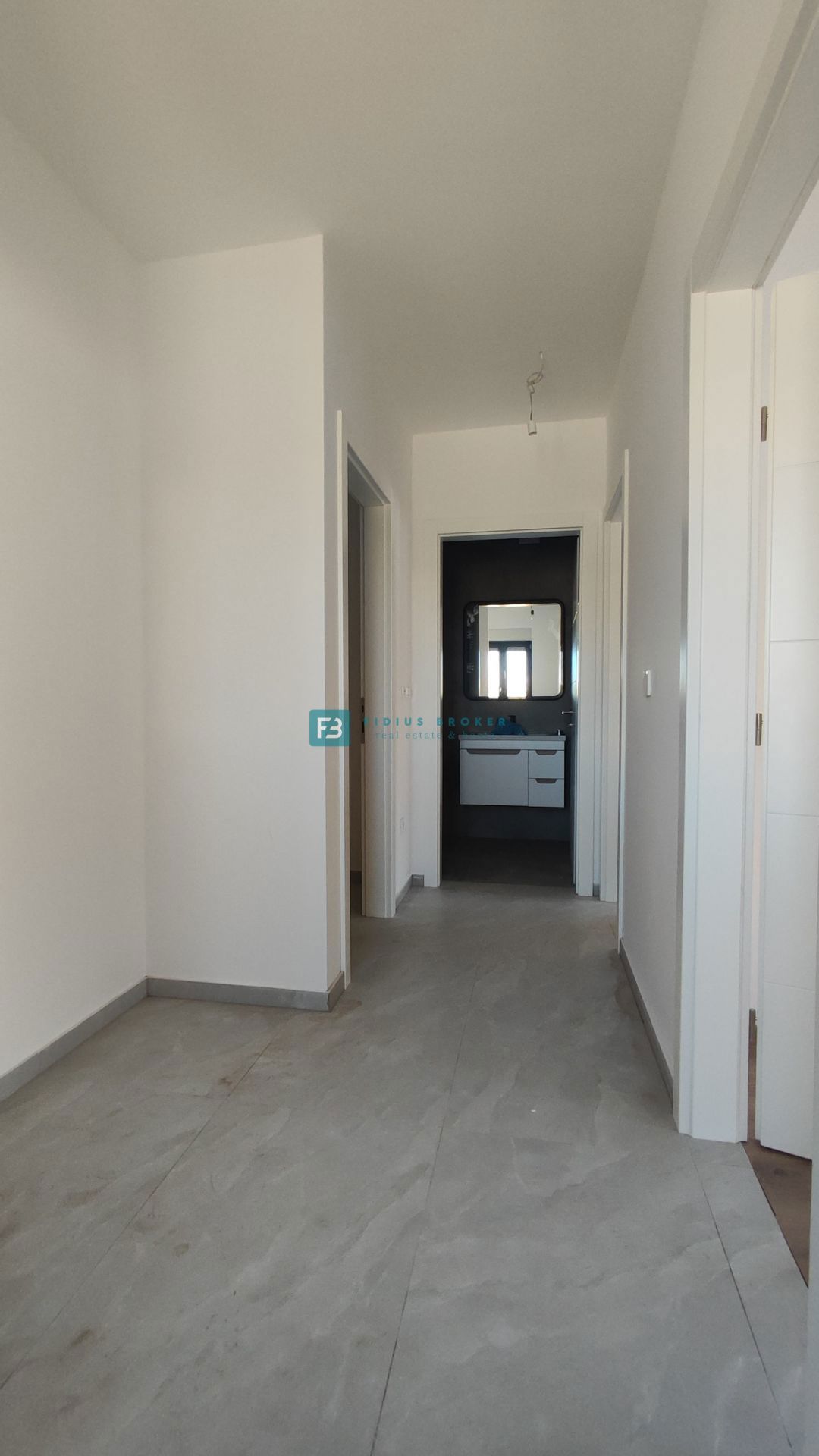 VODICE, novogradnja, dvoetažno stanovanje, vrt 110 m2