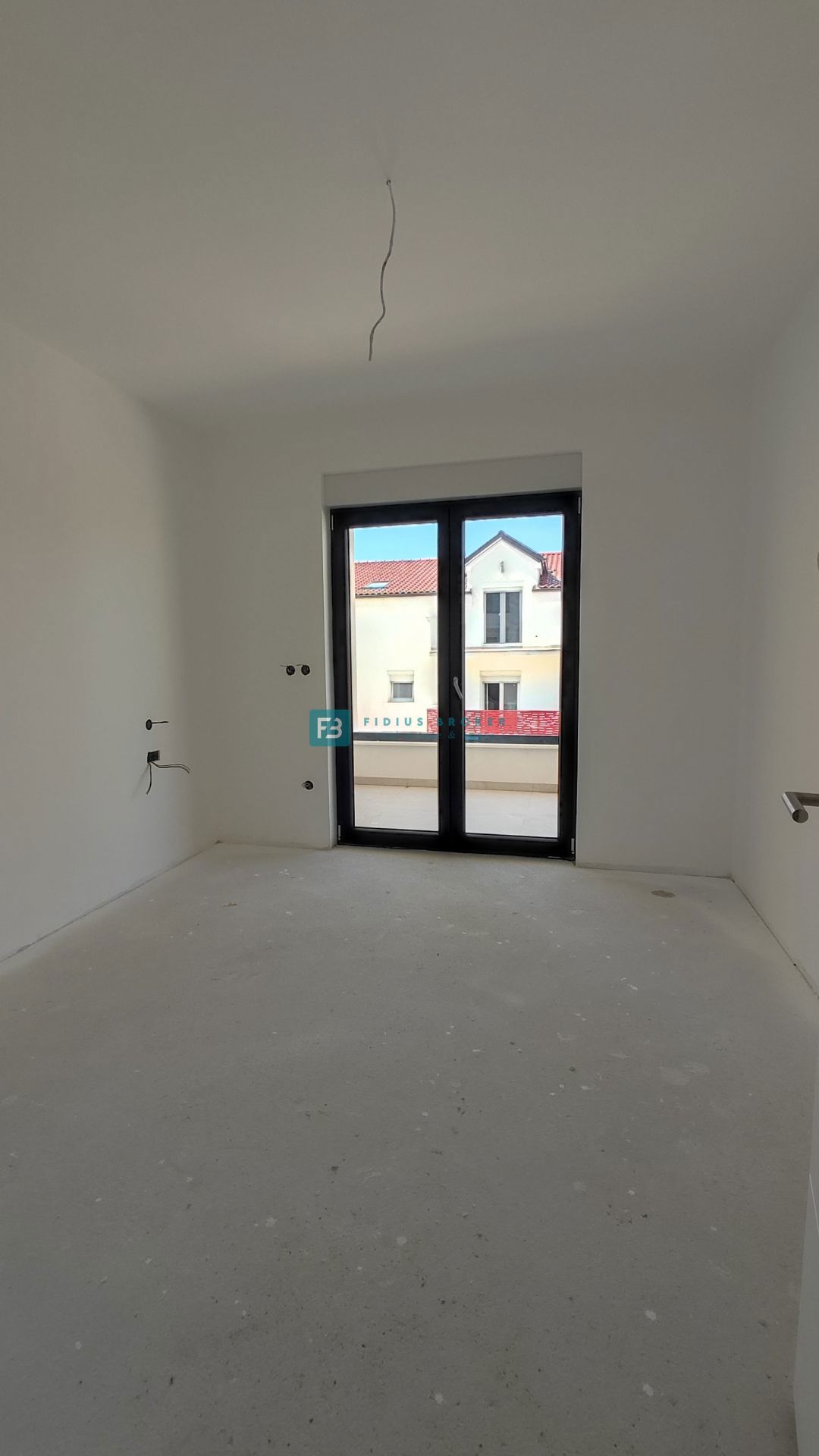 VODICE, novogradnja, dvoetažno stanovanje, vrt 110 m2