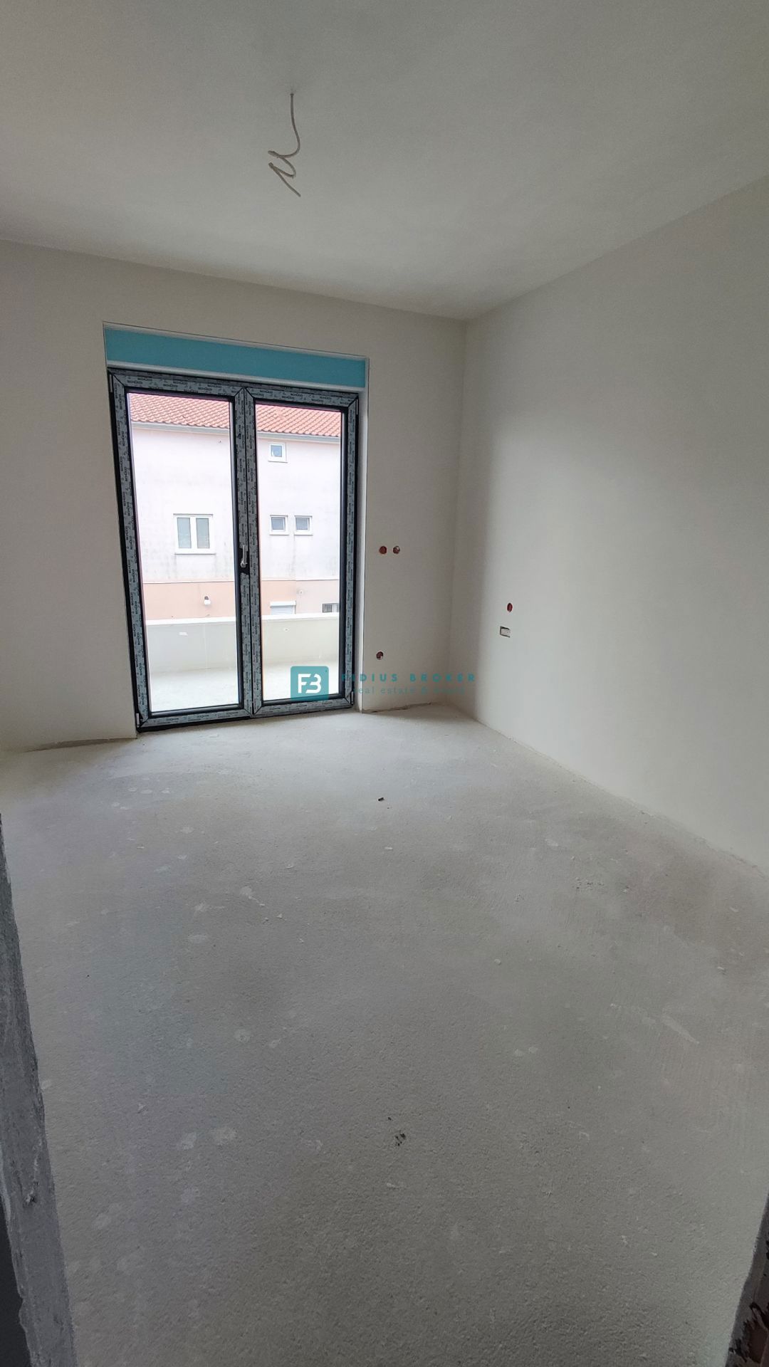 VODICE, novogradnja, dvoetažno stanovanje, vrt 110 m2