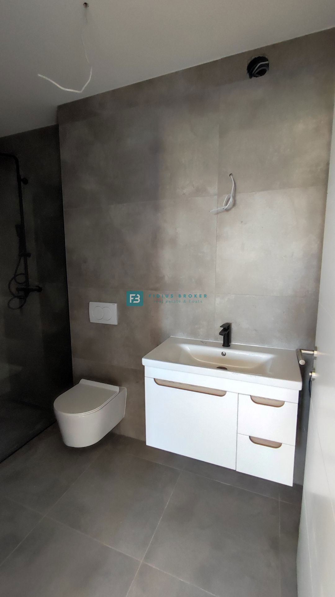 VODICE, novogradnja, dvoetažno stanovanje, vrt 110 m2