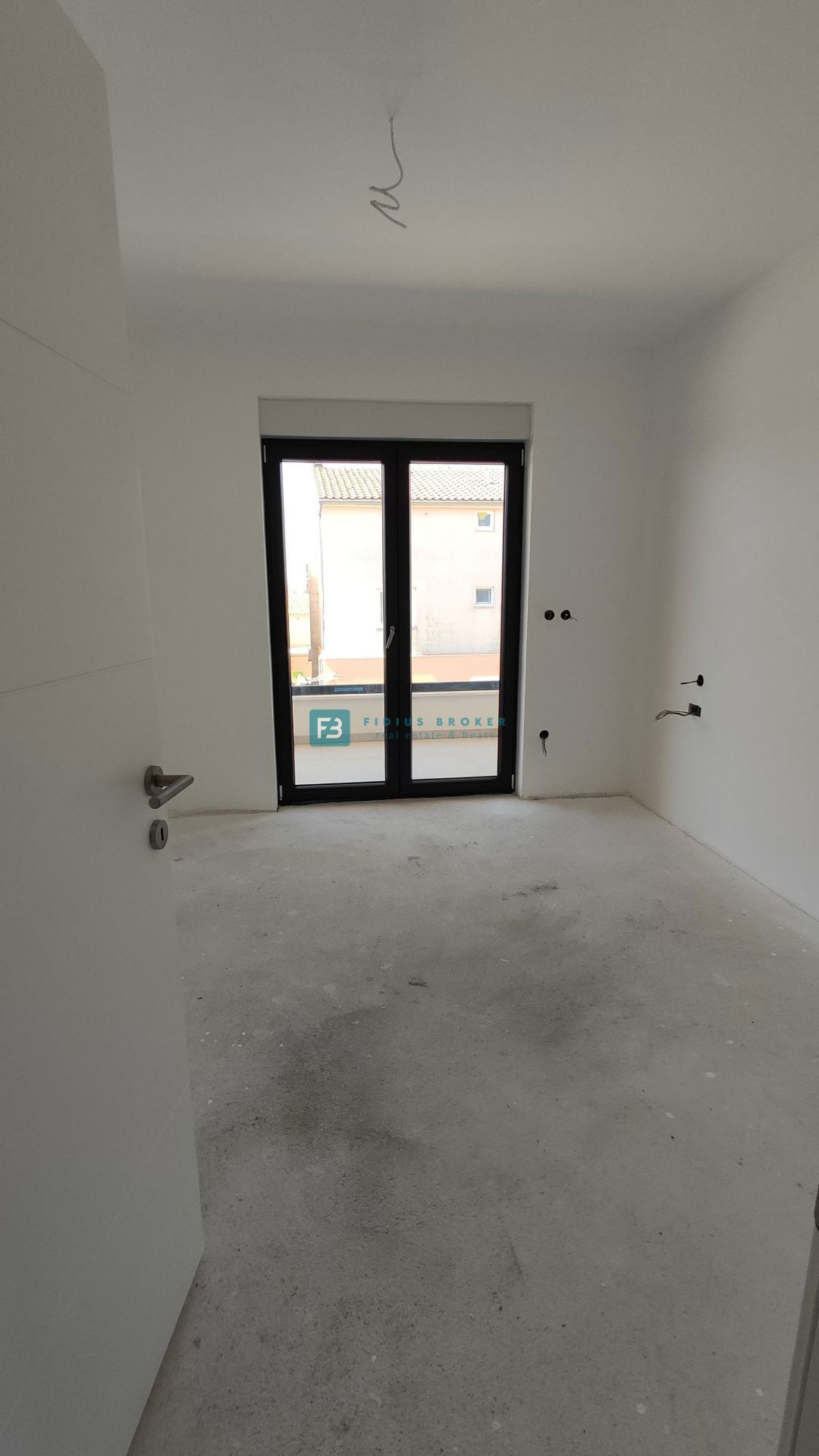 VODICE, novogradnja, dvoetažno stanovanje, vrt 110 m2