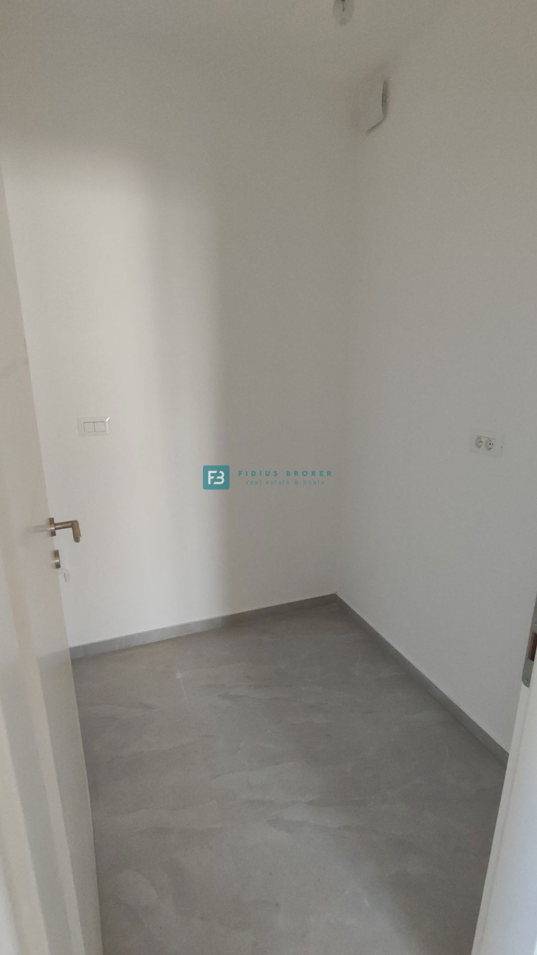 VODICE, novogradnja, dvoetažno stanovanje, vrt 110 m2