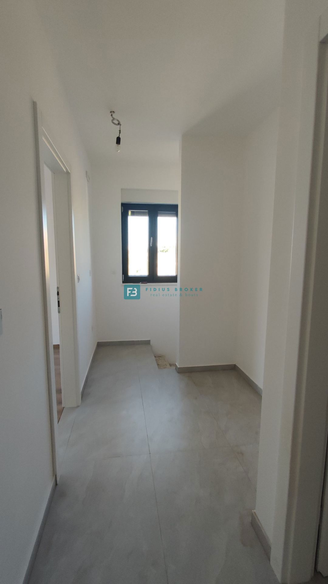 VODICE, novogradnja, dvoetažno stanovanje, vrt 110 m2