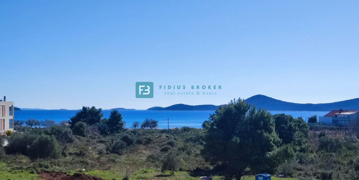 VODICE, novogradnja, 350 m od plaže, 1. nadstropje, pogled na morje