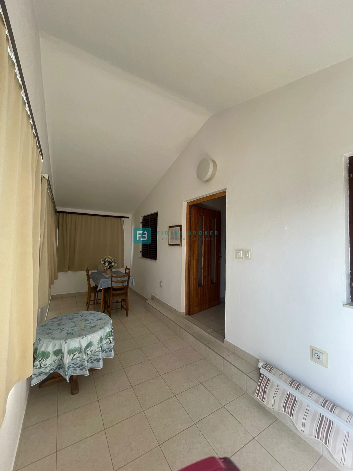 VODICE, stanovanjska hiša, 650 m od plaže, garaža, vrt