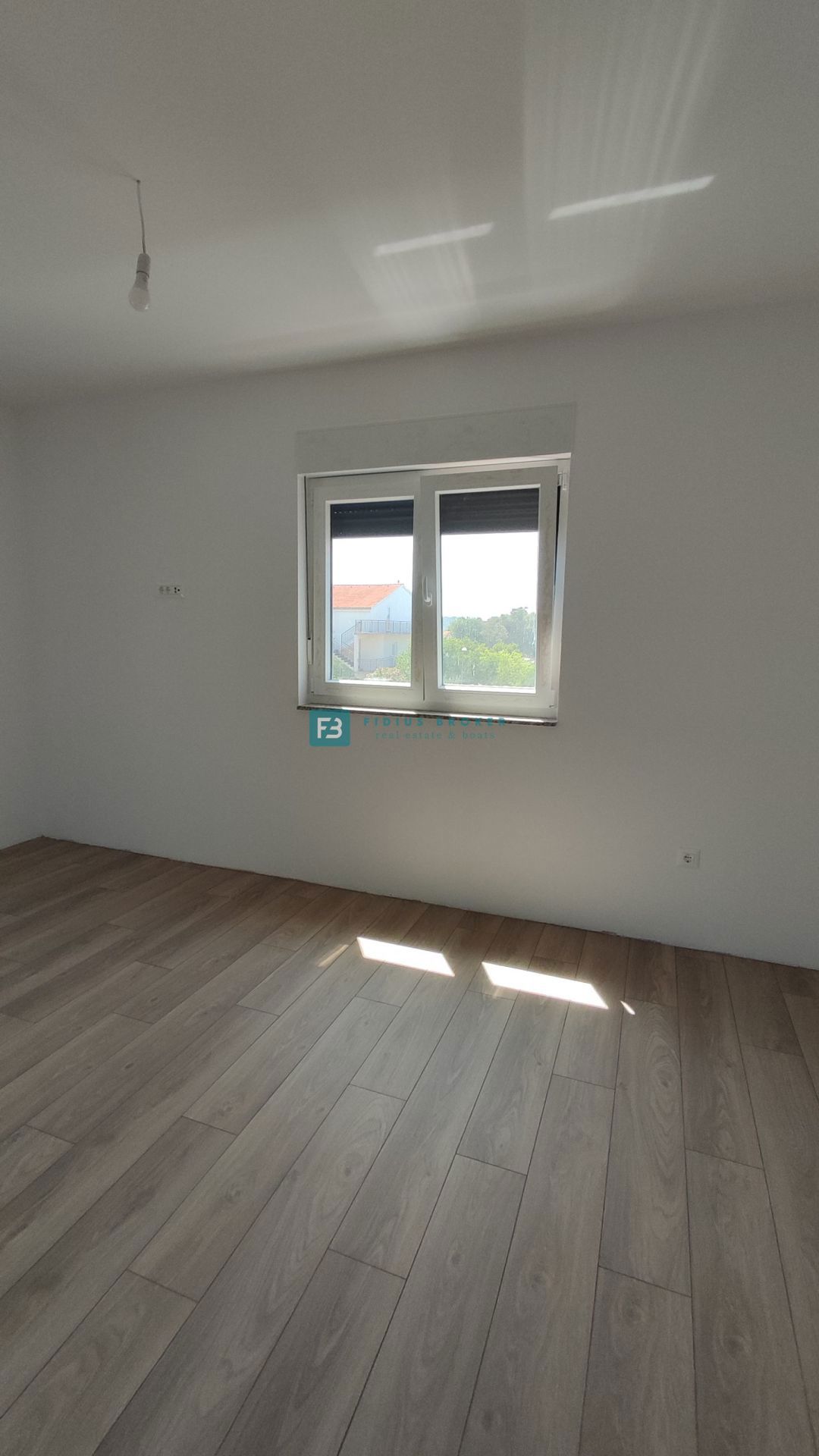 VODICE, novogradnja, 200 m do plaže, dvoetažni apartma, terasa