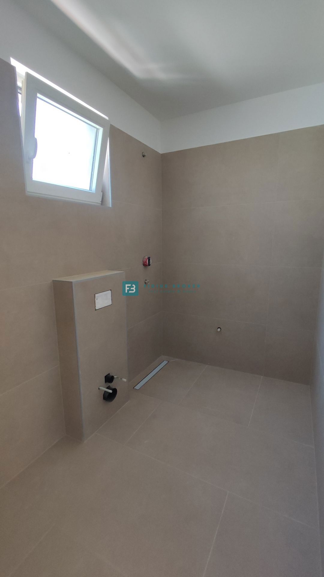 VODICE, novogradnja, 200 m do plaže, dvoetažni apartma, terasa
