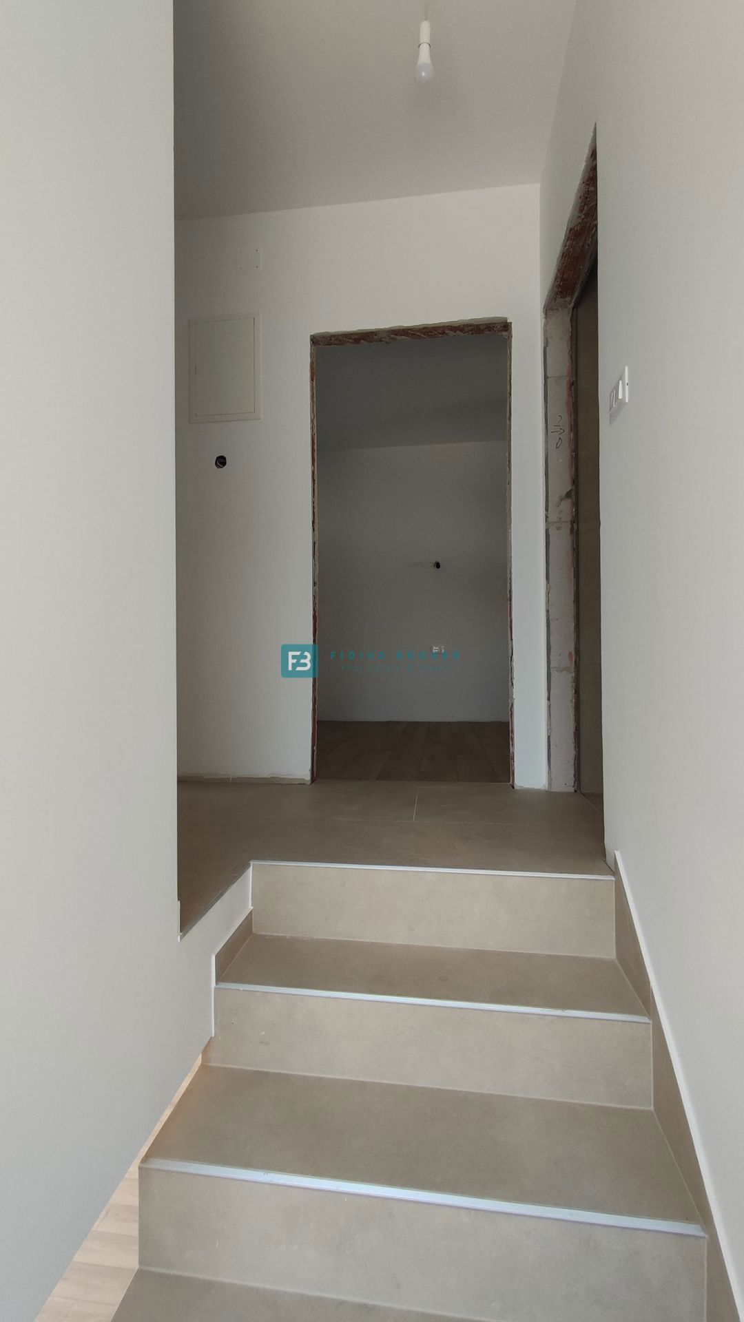 VODICE, novogradnja, 200 m do plaže, dvoetažni apartma, terasa